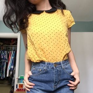 💛 Polka dot shirt with Peter Pan collar